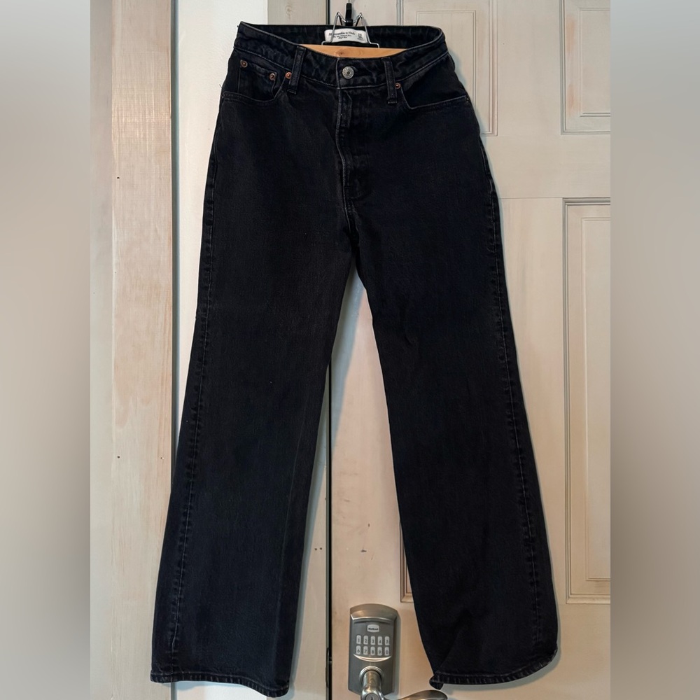 Abercrombie & Fitch Women's Curve Love High Rise Relaxed Jean